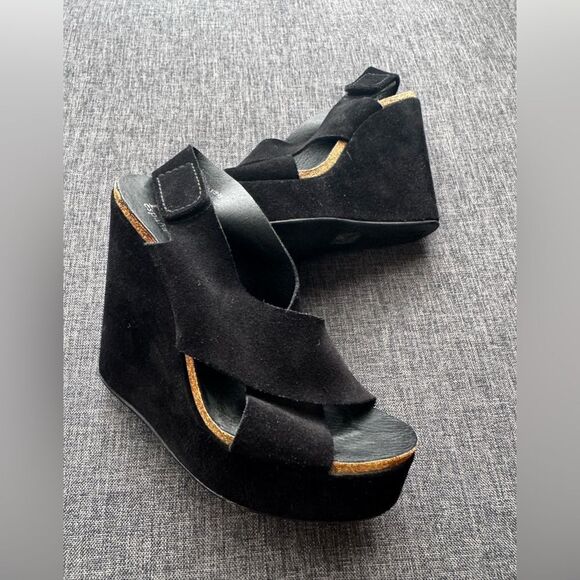 Pedro Garcia
Denia Crossover Wedge Sandals Size 9 - Picture 7 of 14